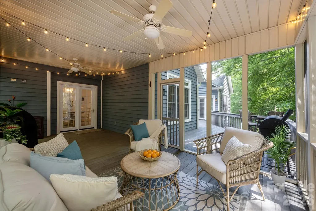 7 Oak Hollow Drive Asheville NC 28805