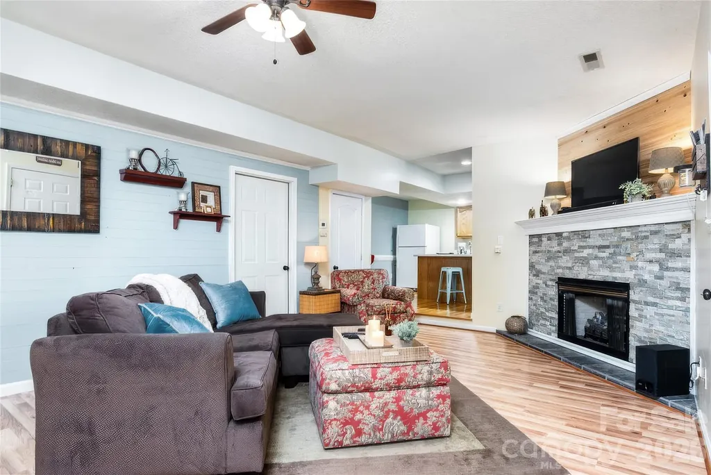 7 Oak Hollow Drive Asheville NC 28805