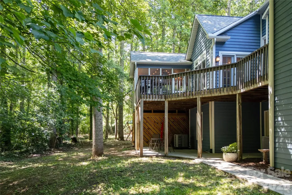 7 Oak Hollow Drive Asheville NC 28805