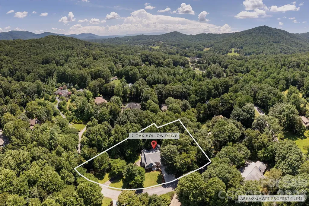 7 Oak Hollow Drive Asheville NC 28805