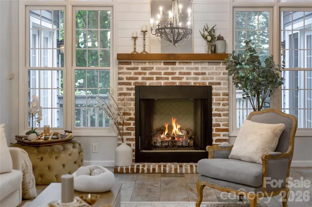 7 Oak Hollow Drive Asheville NC 28805