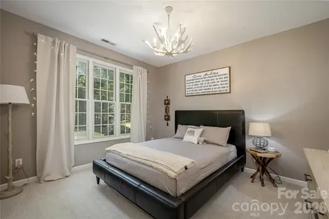 7 Oak Hollow Drive Asheville NC 28805