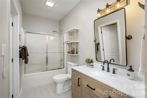 7 Oak Hollow Drive Asheville NC 28805