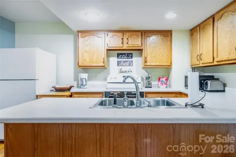 7 Oak Hollow Drive Asheville NC 28805