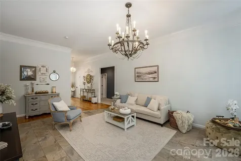 7 Oak Hollow Drive Asheville NC 28805
