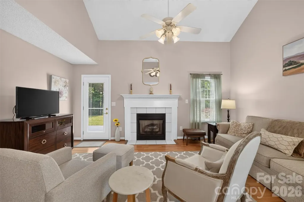 806 20th Avenue Place SE Hickory NC 28602