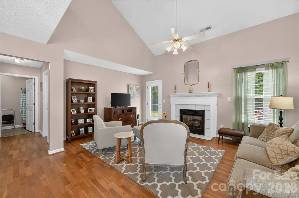 806 20th Avenue Place SE Hickory NC 28602