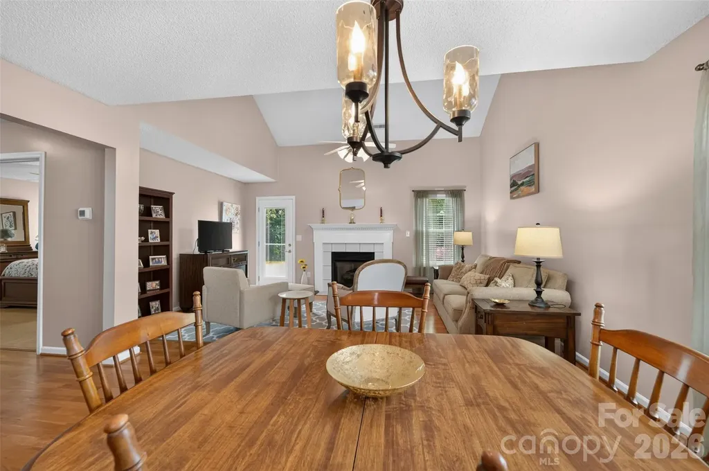 806 20th Avenue Place SE Hickory NC 28602