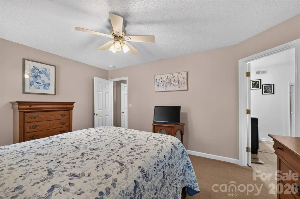 806 20th Avenue Place SE Hickory NC 28602