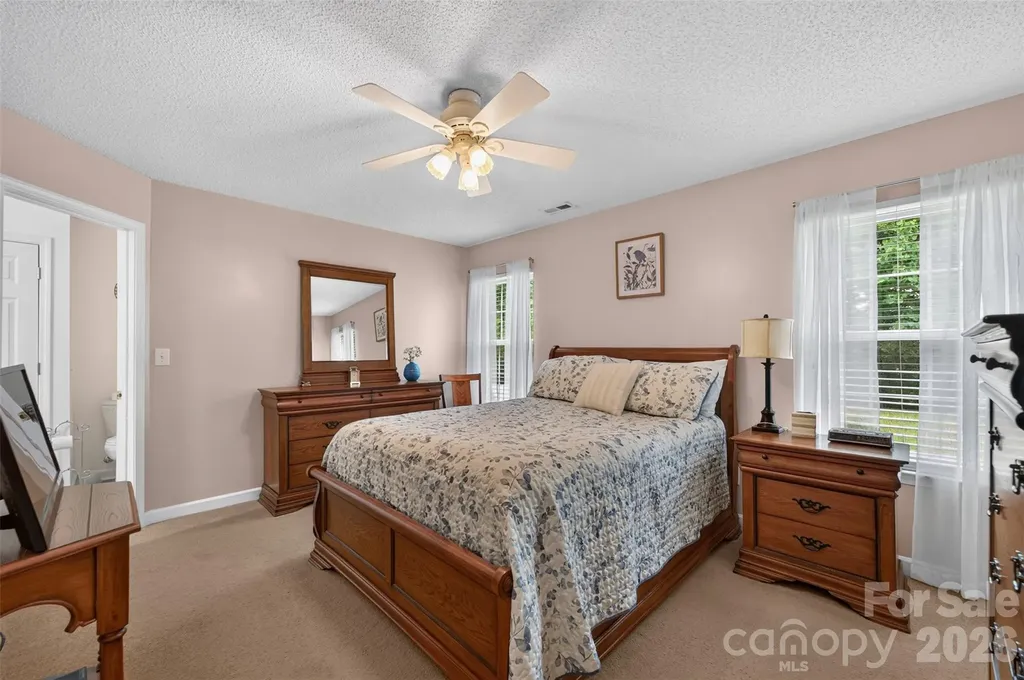 806 20th Avenue Place SE Hickory NC 28602