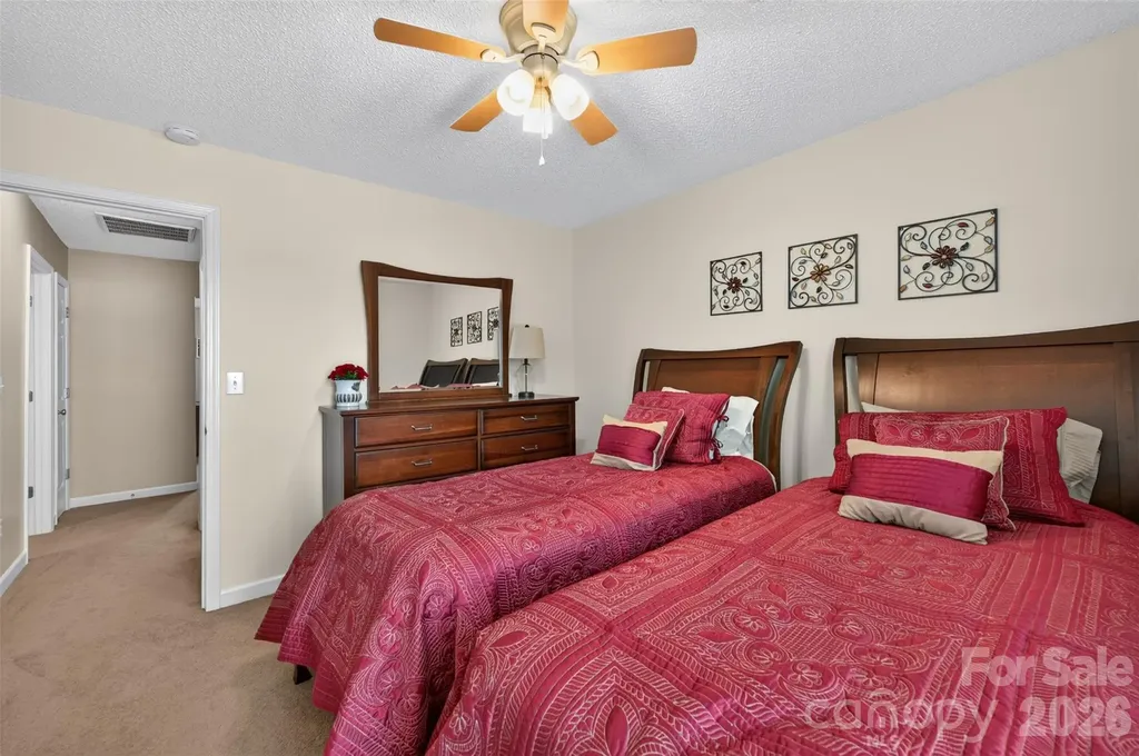 806 20th Avenue Place SE Hickory NC 28602