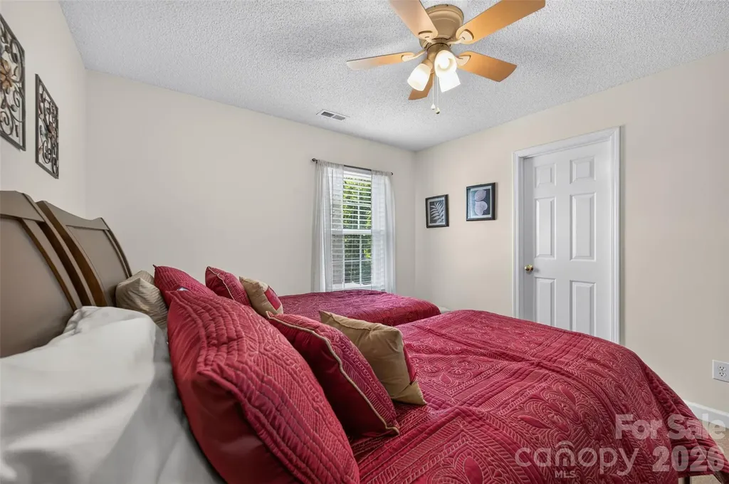 806 20th Avenue Place SE Hickory NC 28602