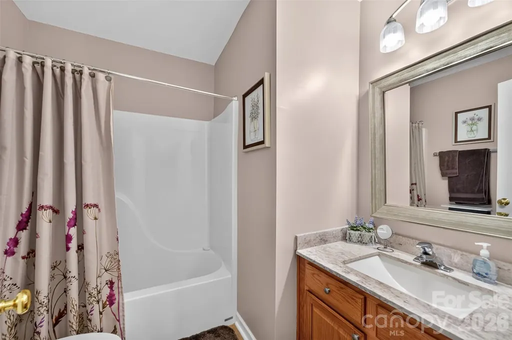 806 20th Avenue Place SE Hickory NC 28602