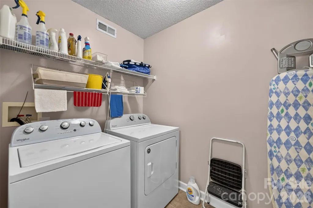 806 20th Avenue Place SE Hickory NC 28602