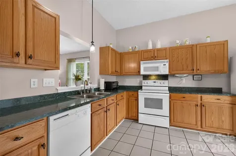 806 20th Avenue Place SE Hickory NC 28602