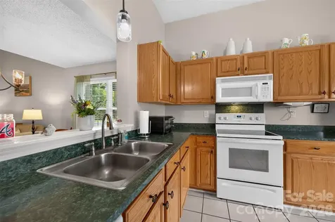 806 20th Avenue Place SE Hickory NC 28602