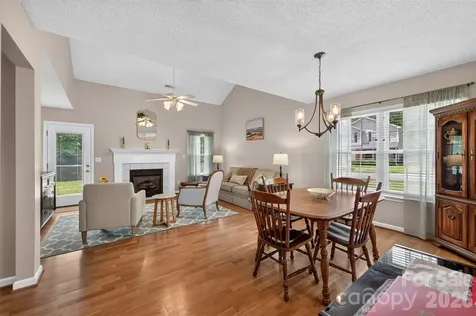 806 20th Avenue Place SE Hickory NC 28602