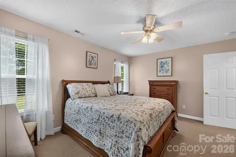 806 20th Avenue Place SE Hickory NC 28602