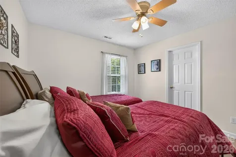806 20th Avenue Place SE Hickory NC 28602
