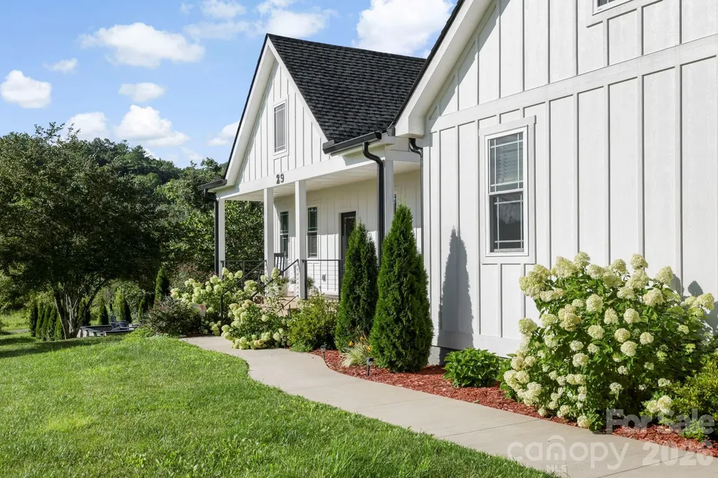 29 Banner Cottages Lane Mills River NC 28759