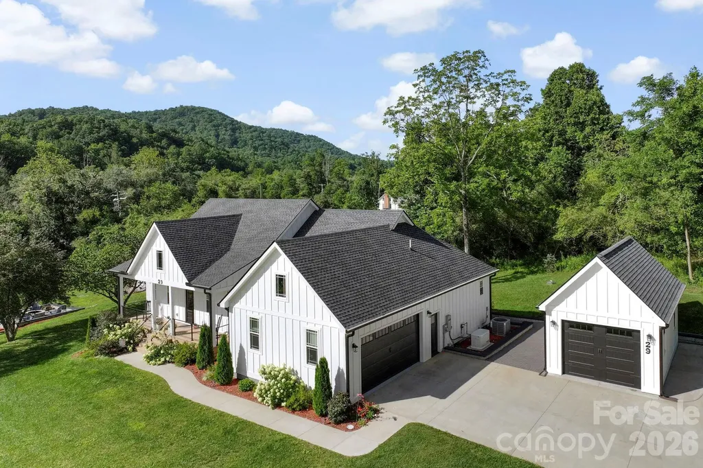 29 Banner Cottages Lane Mills River NC 28759