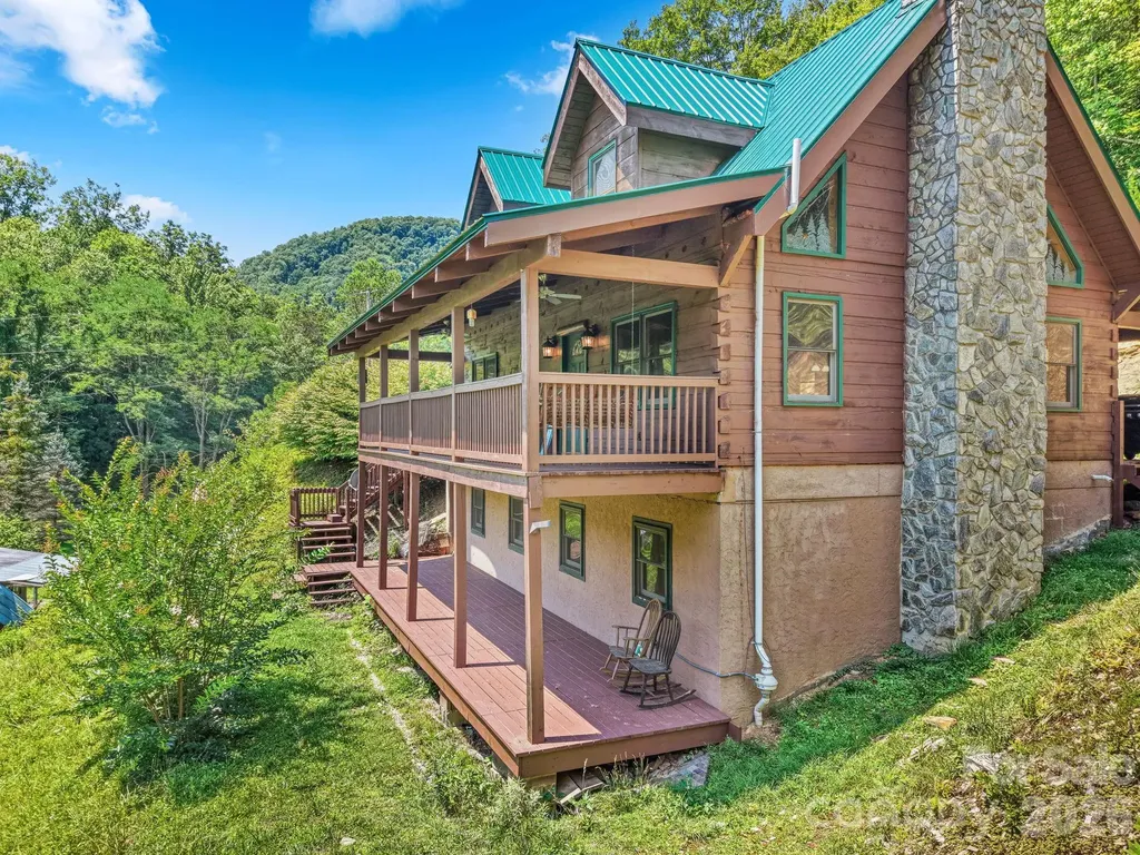 2560 Round Hill Road Bryson City NC 28713