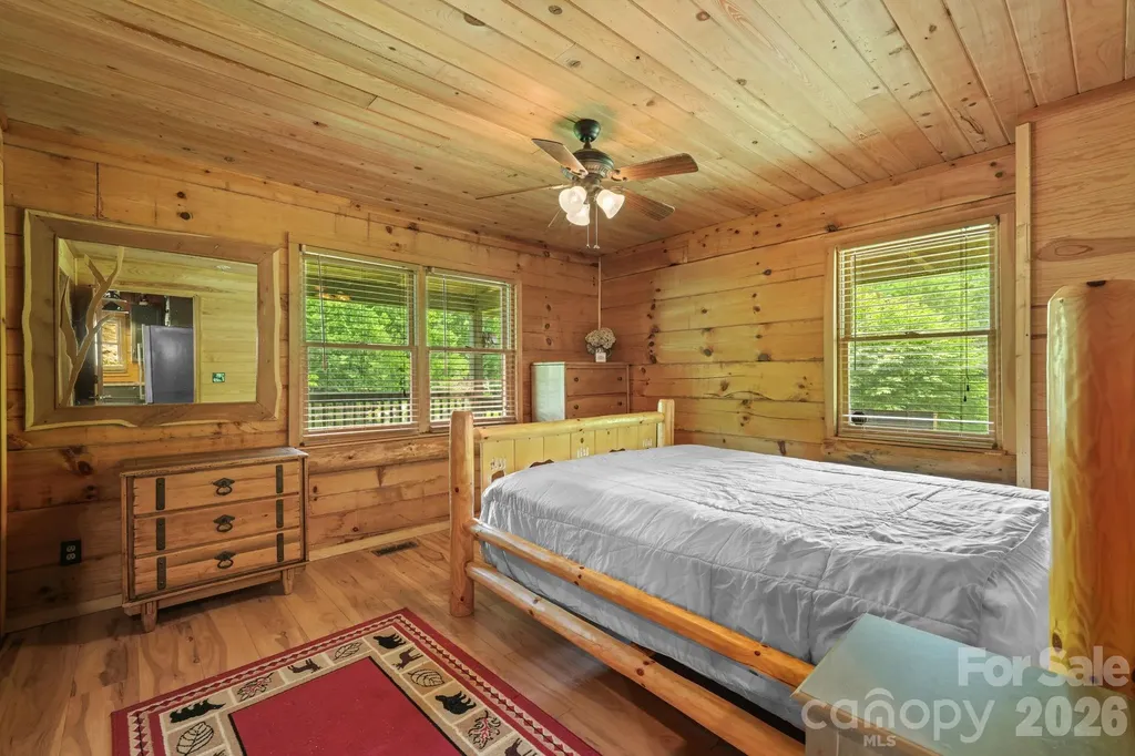 2560 Round Hill Road Bryson City NC 28713
