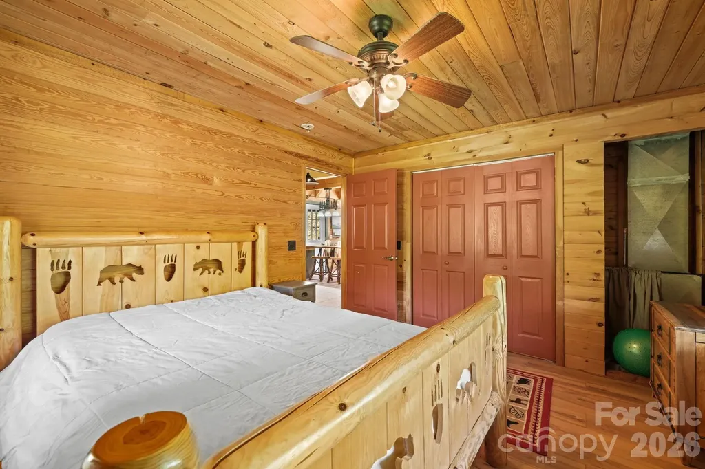 2560 Round Hill Road Bryson City NC 28713