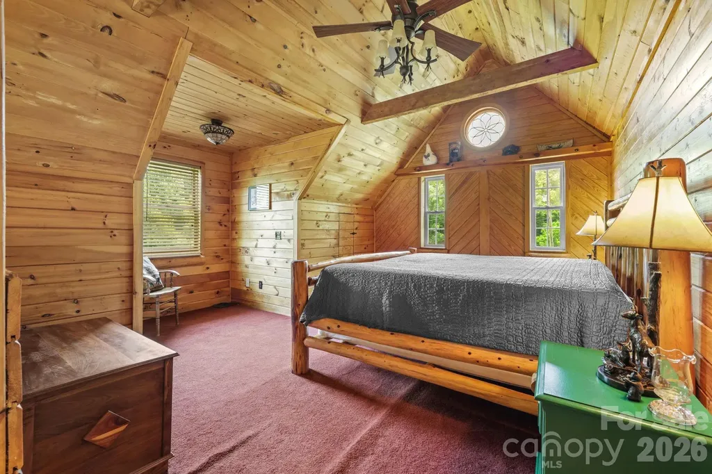 2560 Round Hill Road Bryson City NC 28713