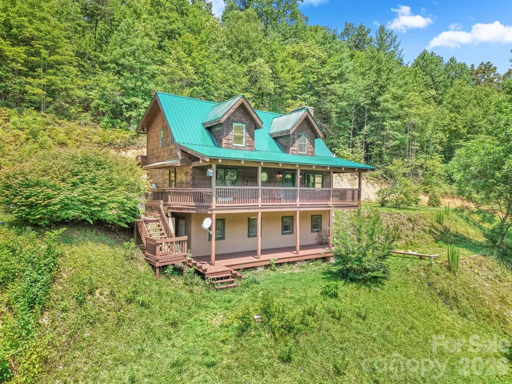 2560 Round Hill Road Bryson City NC 28713