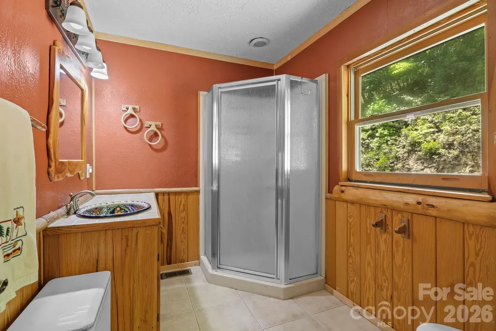 2560 Round Hill Road Bryson City NC 28713