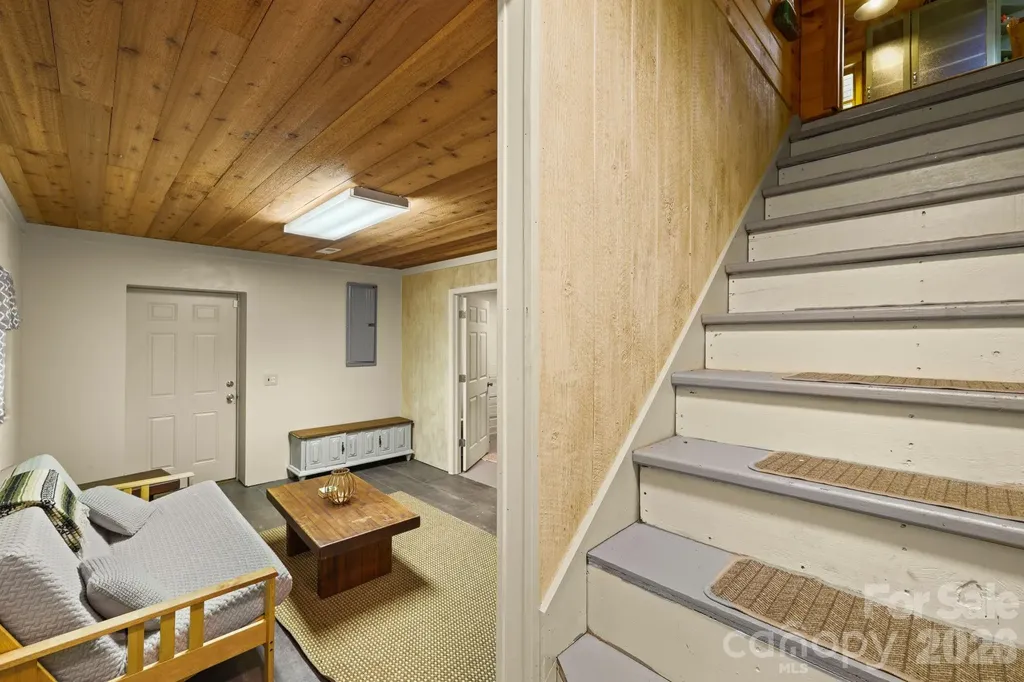 2560 Round Hill Road Bryson City NC 28713