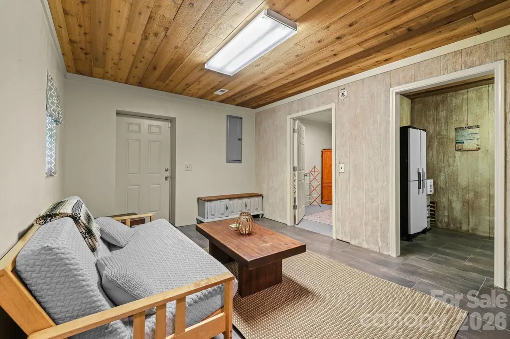 2560 Round Hill Road Bryson City NC 28713
