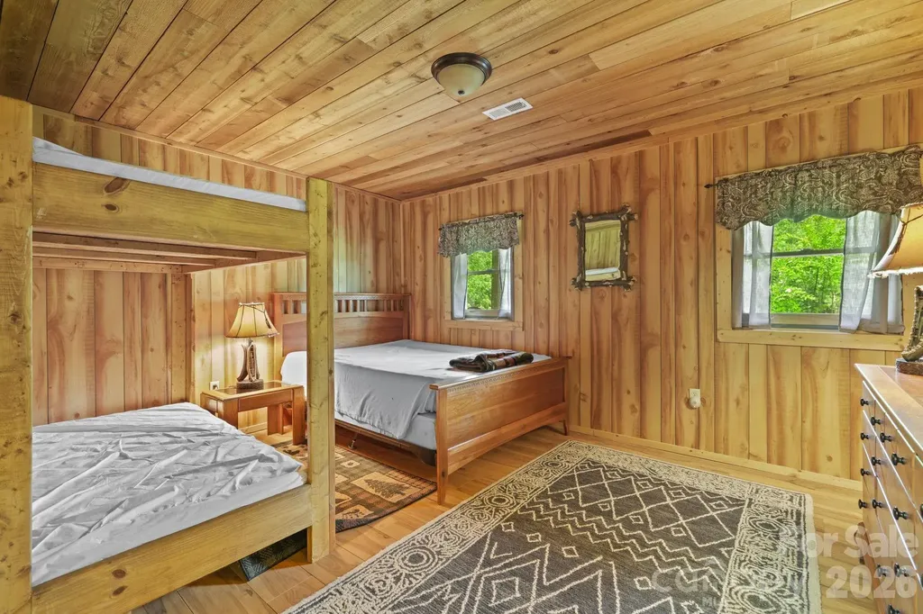 2560 Round Hill Road Bryson City NC 28713