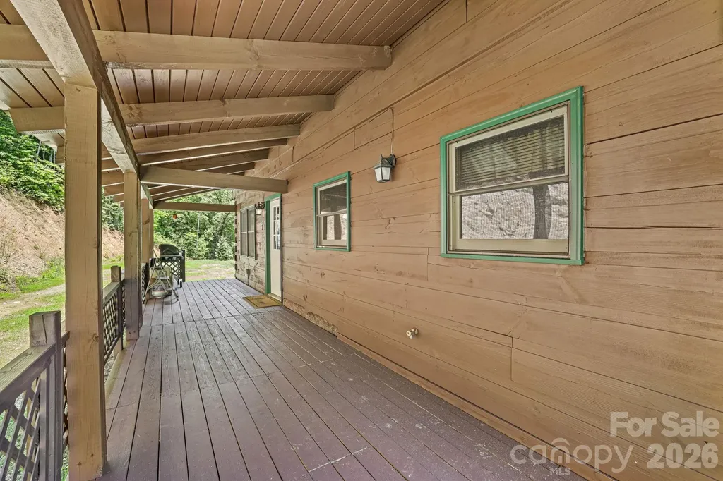 2560 Round Hill Road Bryson City NC 28713