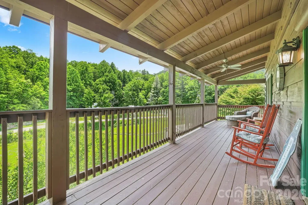 2560 Round Hill Road Bryson City NC 28713