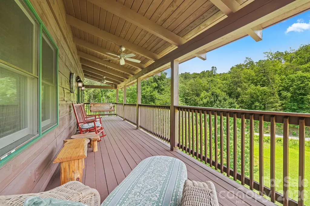 2560 Round Hill Road Bryson City NC 28713