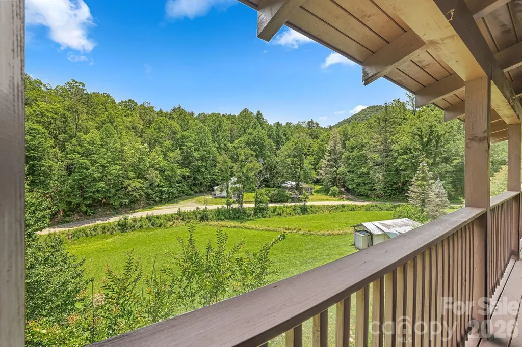 2560 Round Hill Road Bryson City NC 28713