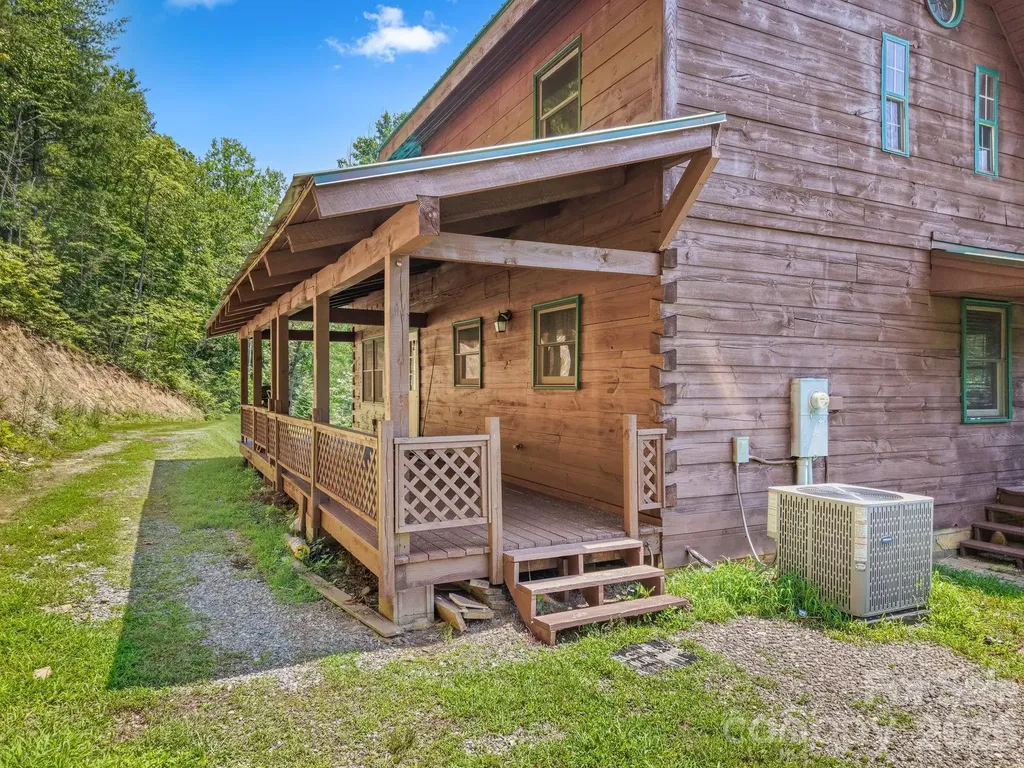 2560 Round Hill Road Bryson City NC 28713