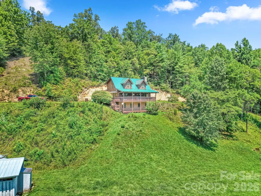 2560 Round Hill Road Bryson City NC 28713