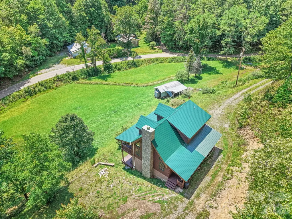 2560 Round Hill Road Bryson City NC 28713