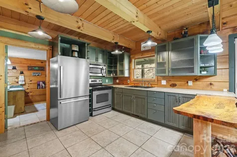2560 Round Hill Road Bryson City NC 28713
