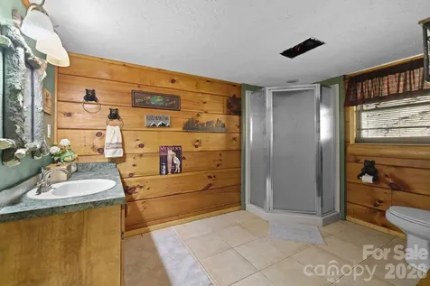 2560 Round Hill Road Bryson City NC 28713