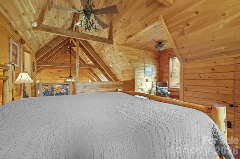 2560 Round Hill Road Bryson City NC 28713