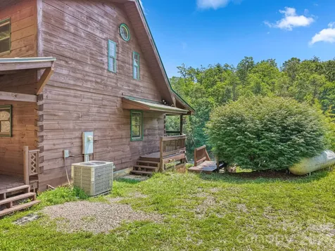 2560 Round Hill Road Bryson City NC 28713