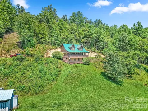 2560 Round Hill Road Bryson City NC 28713