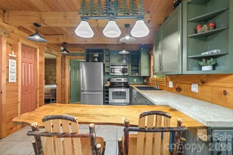 2560 Round Hill Road Bryson City NC 28713