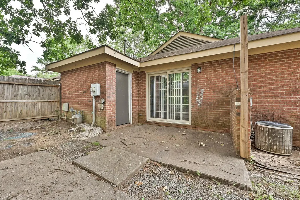 8439 Country Oaks Road Charlotte NC 28227