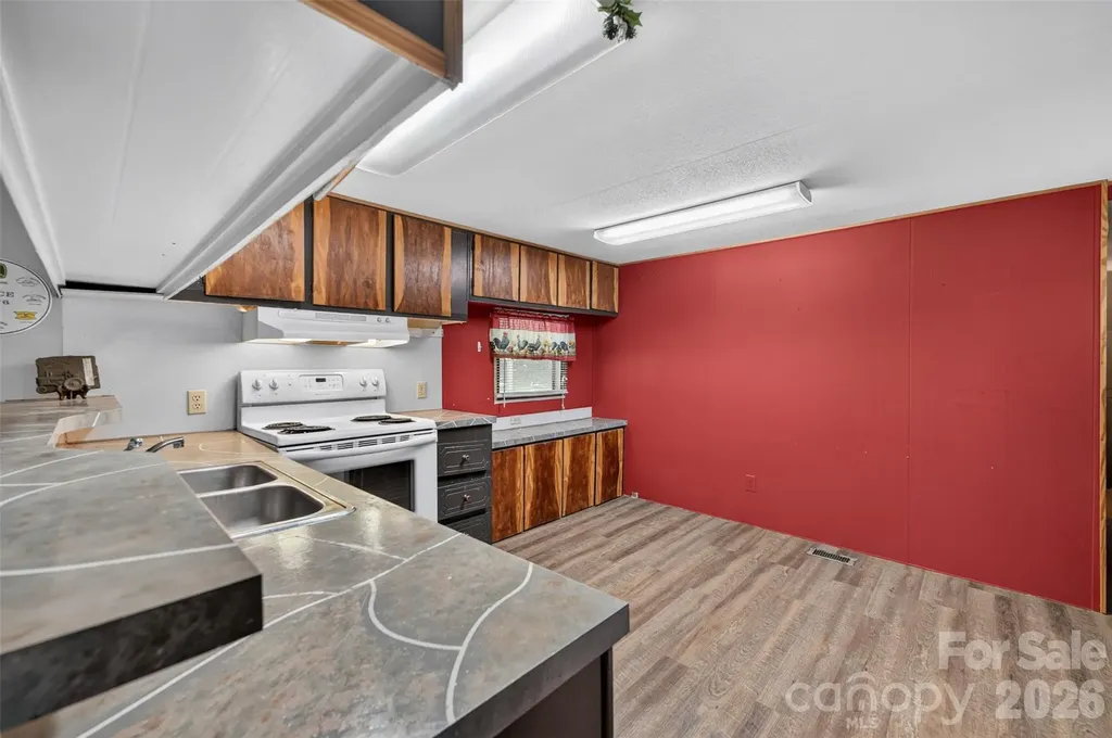 2753 Fairwood Drive Hudson NC 28638