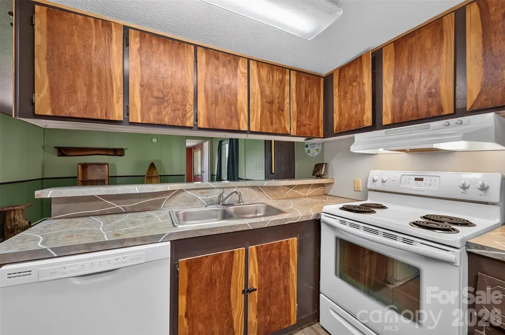 2753 Fairwood Drive Hudson NC 28638